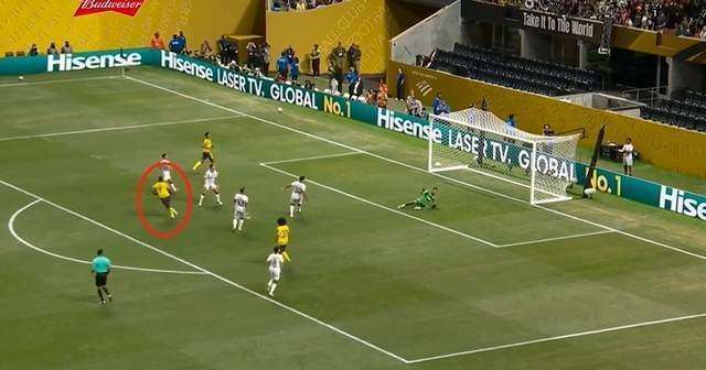 10分钟双响！29岁欧冠金靴杀疯了：两项大赛16球 创3大纪录